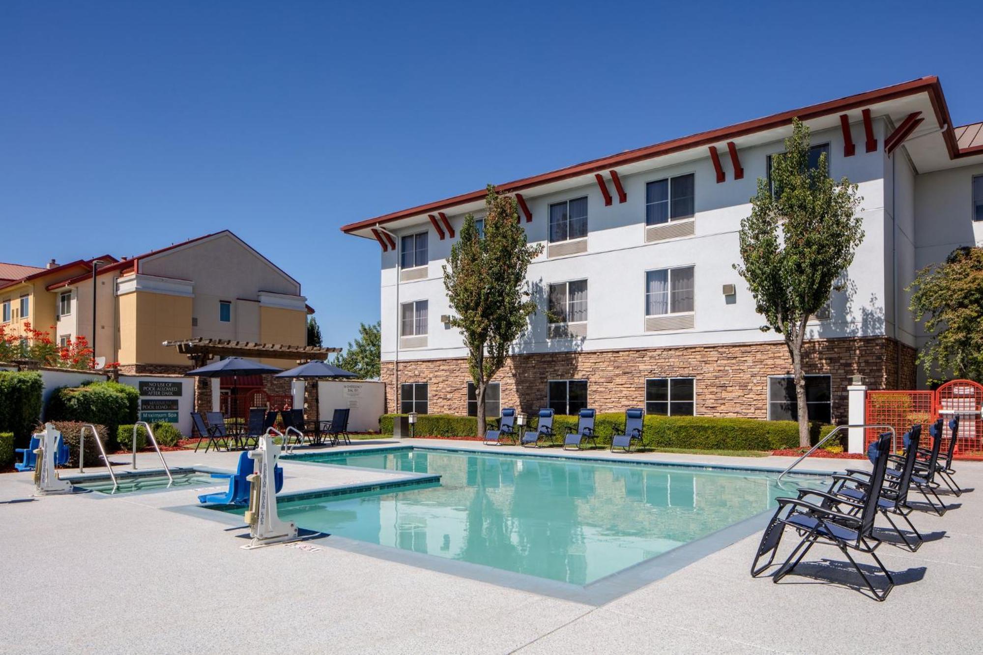 Holiday Inn Express Turlock By Ihg Экстерьер фото